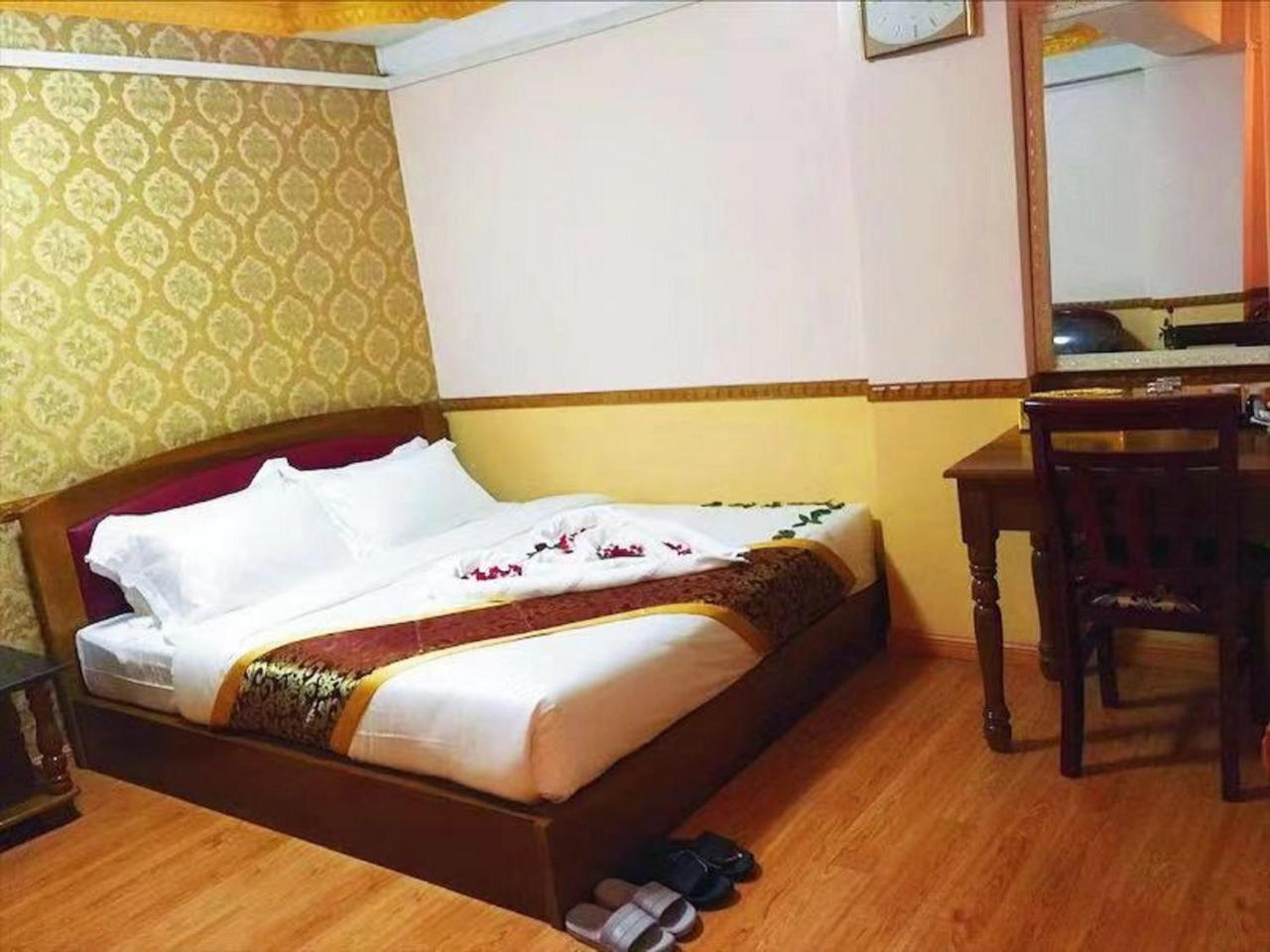 C & Y Hotel Yangon Extérieur photo
