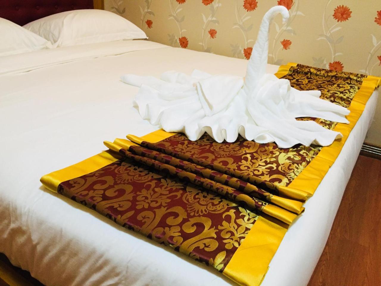 C & Y Hotel Yangon Extérieur photo